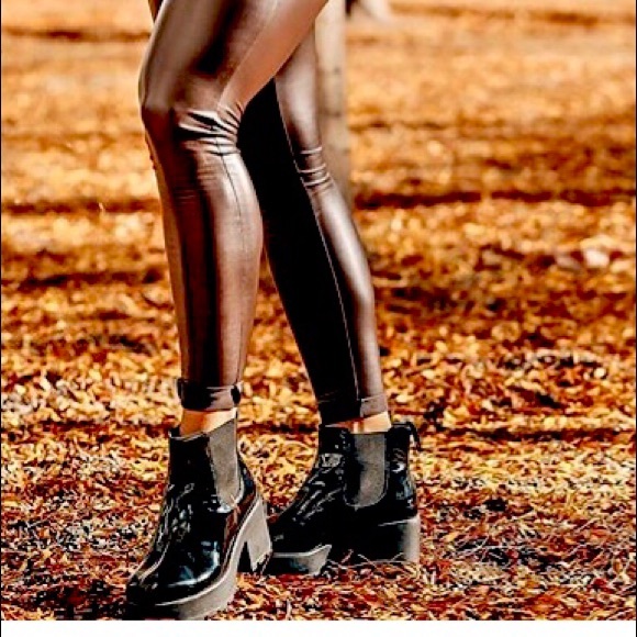 pull and bear leather leggings